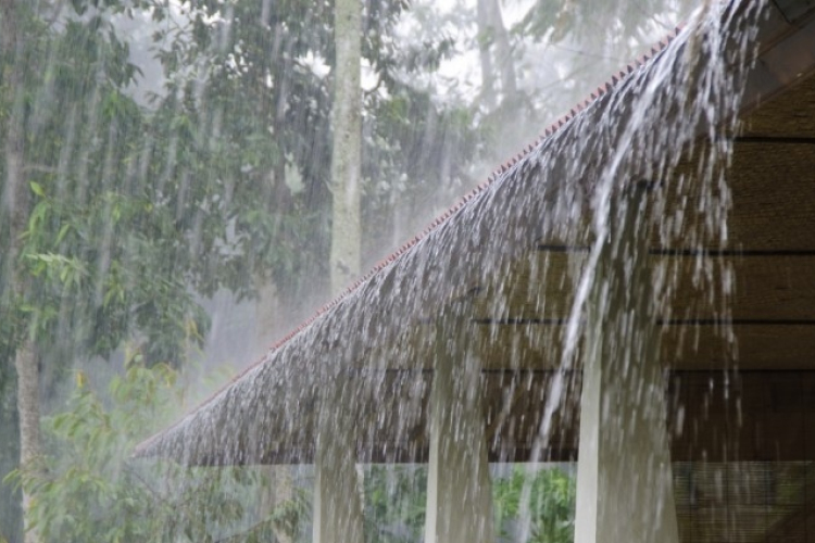 Többen meghaltak egy közép-kínai városban heves esőzések miatt