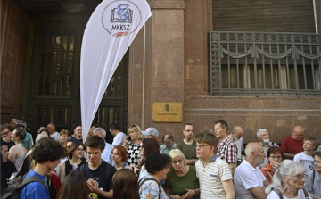 Az új pedagóguséletpálya-törvény ellen tüntettek Budapesten