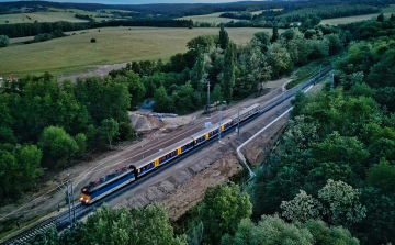 Hegyi Zsolt: szombat hajnaltól ismét járnak a vonatok Veszprém és Ajka között