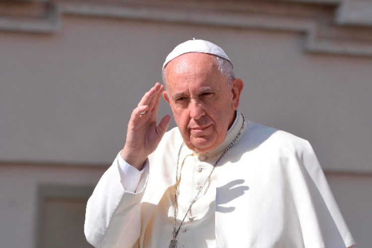 A szentszéki szóvivő szerint Ferenc pápa nincs rosszul, csak náthás