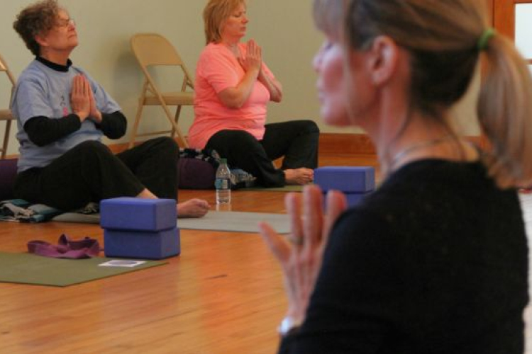 Jógával csökkenthetők a mellrák utáni panaszok