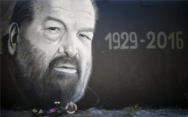 Falfestménnyel tiszteleg Bud Spencer előtt